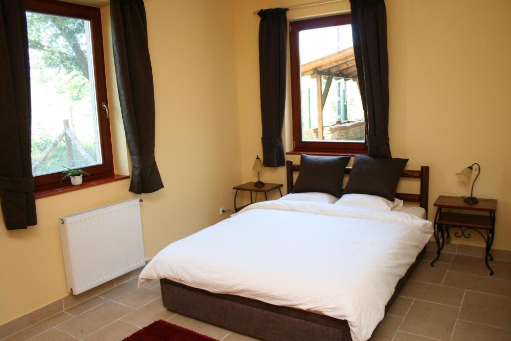 Malomdulo Farmhaz Guest House Pilisborosjeno Bilik gambar